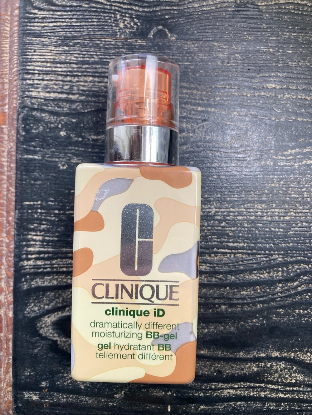 Clinique Moisturizing BB-Gel in Beige Camouflage Design